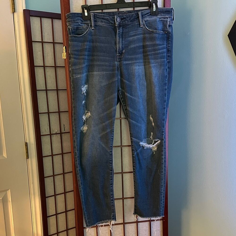 Abercrombie & Fitch Dark Blue Distressed Ankle Jeans size 29/8r